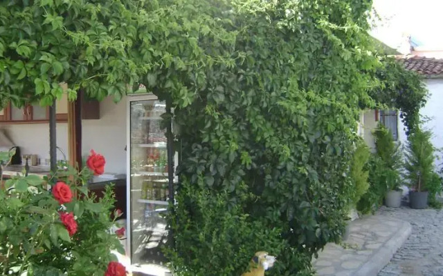 Adakale Konuk Evi