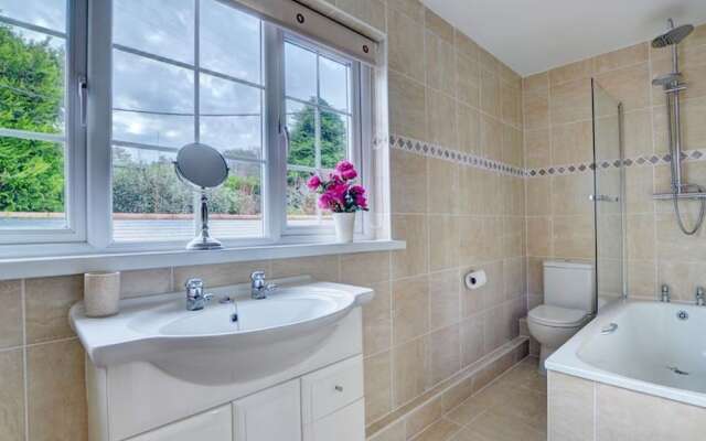 Spacious Holiday Home in Ilkerton With Garden