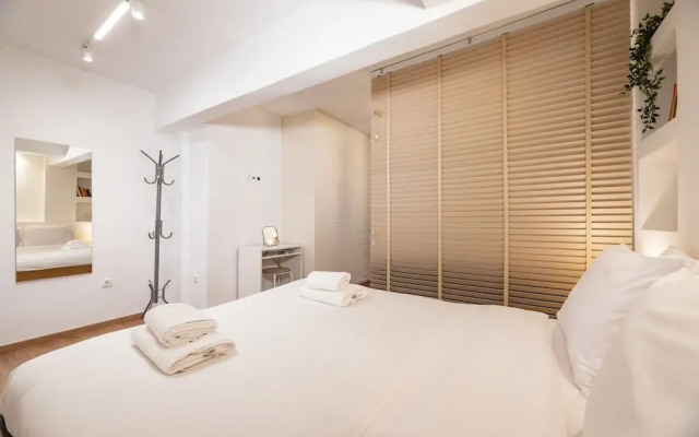 Quiet Apartment With a Garden at Exarcheia
