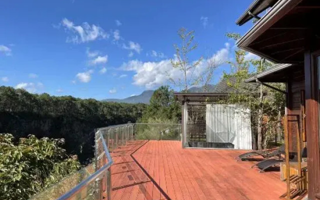 Tengchong Ginkgo Town Mid-Levels Cliff Hotel