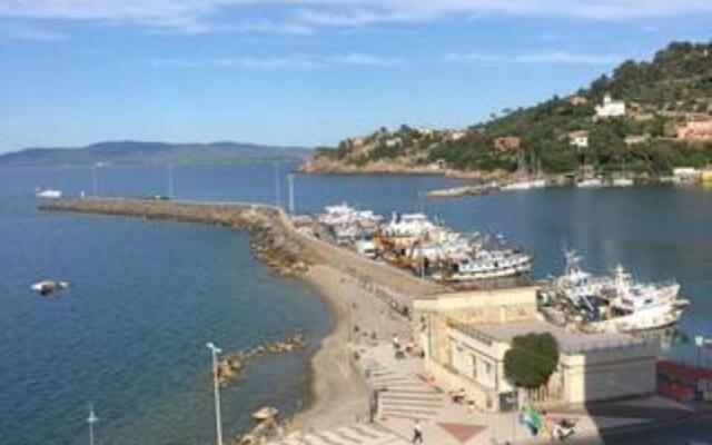 Centrally located apartment with sea view-casetta Annunziata