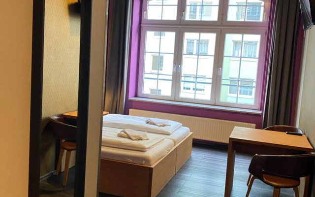 Singer109 Hotel & Hostel