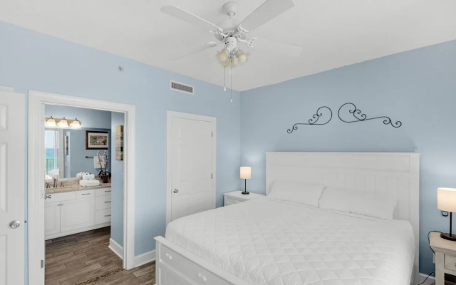 Twin Palms 402
