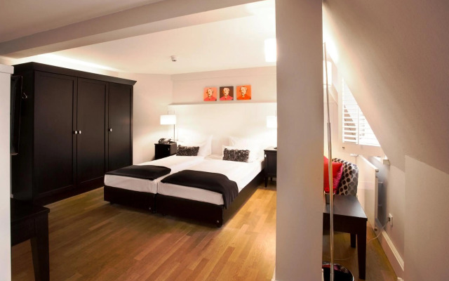 Victoria Hotel