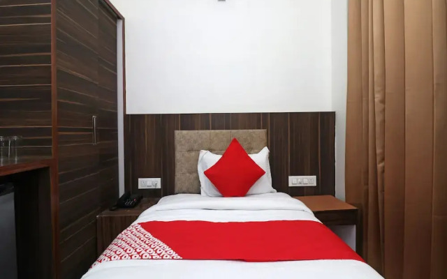 OYO 25076 Omang Hotel