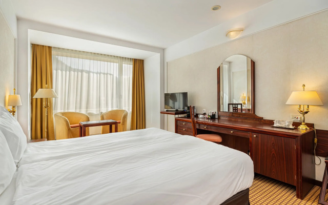 Aro Palace Hotel