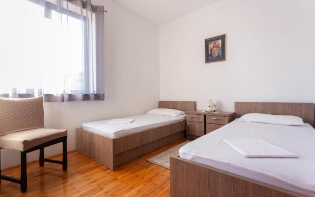 Milka - in Center & Close to the sea - H