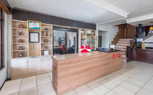 OYO 2704 Hotel Transit 2