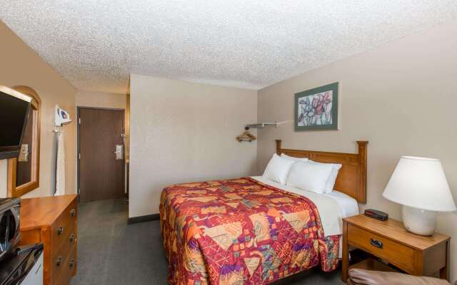 Days Inn by Wyndham Pierre