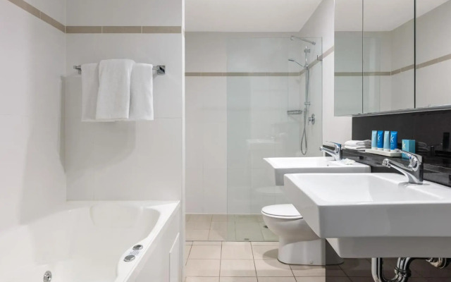 Meriton Suites World Tower