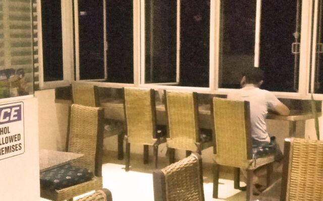 ZEN Rooms Basic White Knights Dumaguete