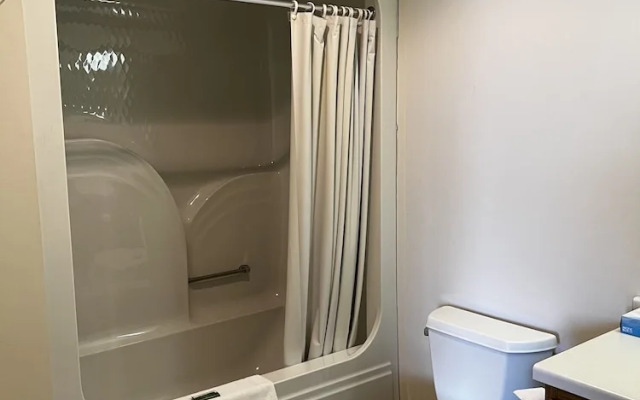 Lincoln Host Motor Inn