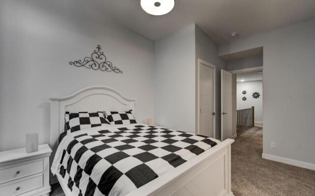 Three-Bedroom House with Walk-in Closet #29 Sunalta Downtown