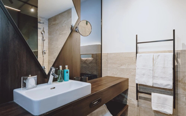GLEMM by AvenidA Superior Hotel & Residences