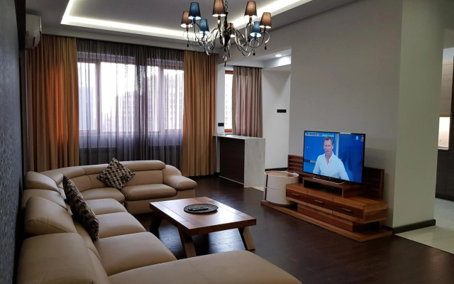 Northern Avenue, 3 bedrooms Luxury, New Renovated apartment TT666