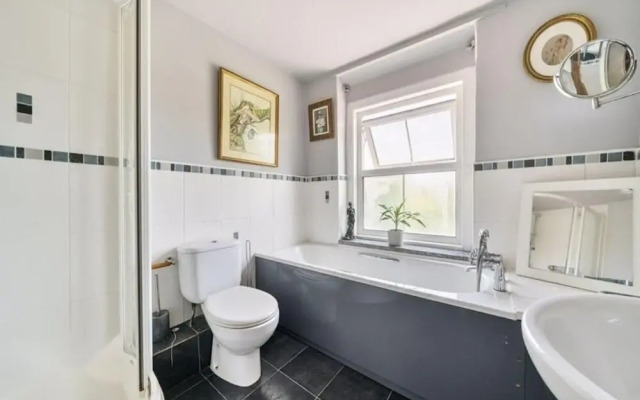 4 Bed-2 Bath-bar-pool Table-library- Xmas Venue