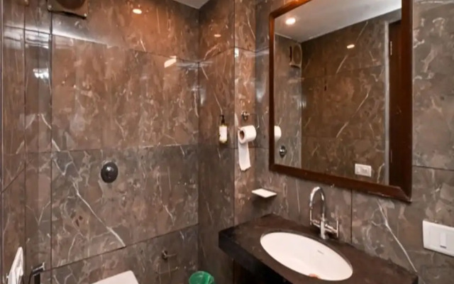 OYO Flagship 584 Santacruz East