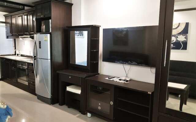 Large Studio Baan Suan Lalana