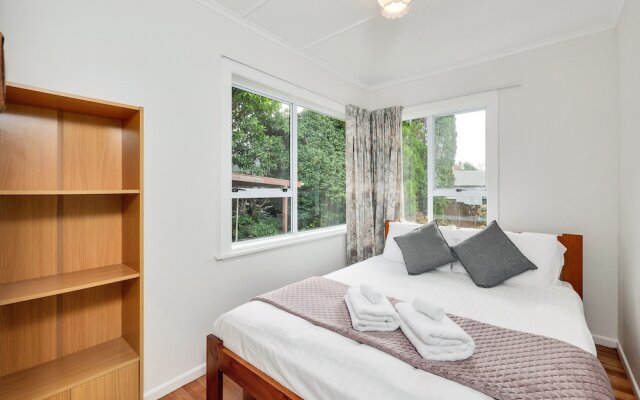 3 Bedroom In Onehunga w Parking - Wifi - Netflix