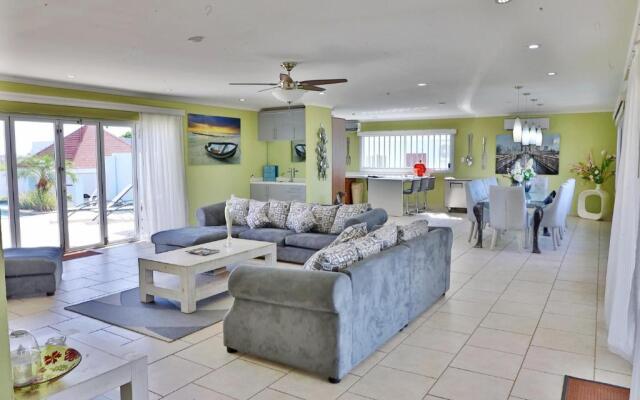 A Ocean View Malmok Villa