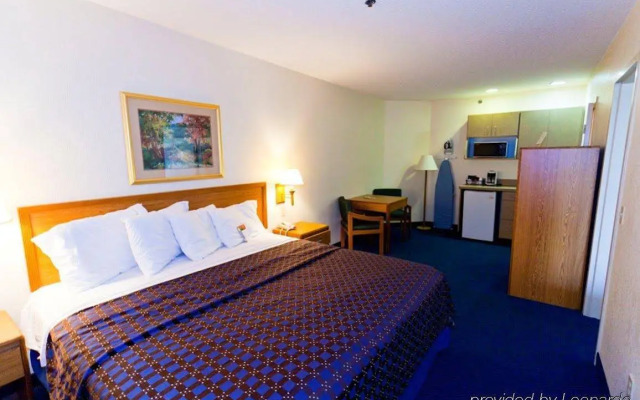 Red Roof Inn Clyde
