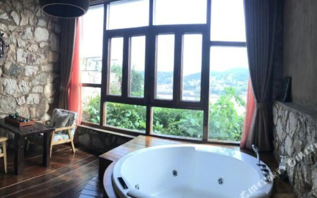 Seamount Life Stone Resort Villa