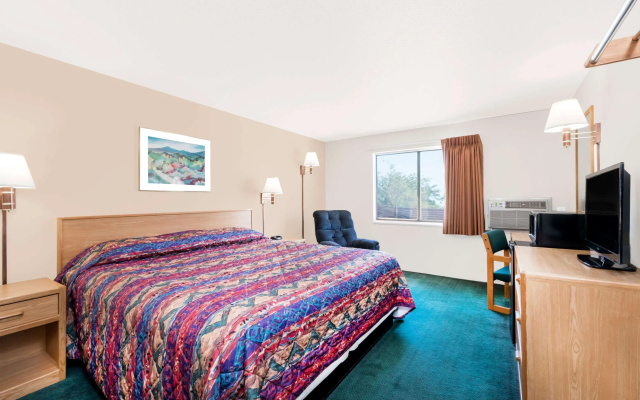 Super 8 by Wyndham Belle Fourche SD
