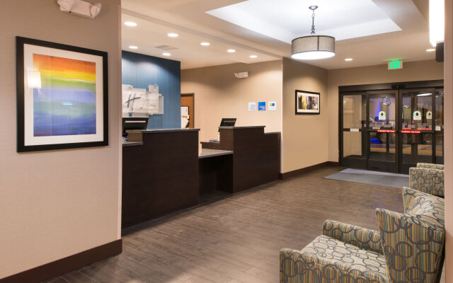 Holiday Inn Express & Suites Bakersfield Airport, an IHG Hotel