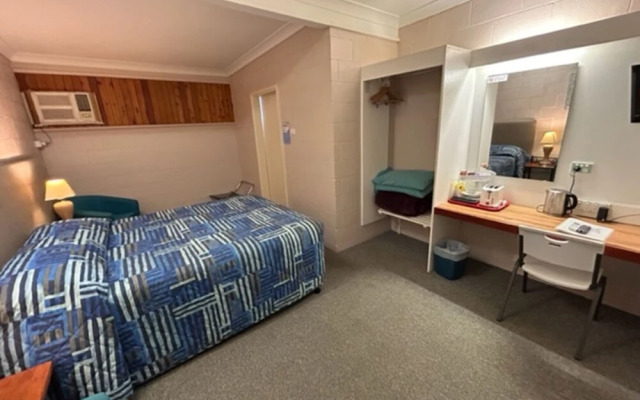 Warren Motor Inn