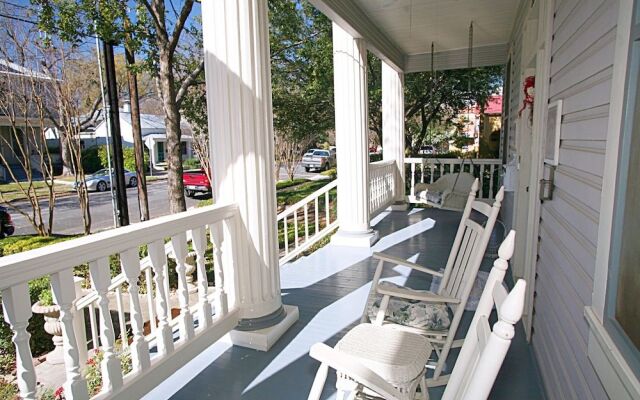 Brackenridge House Bed & Breakfast