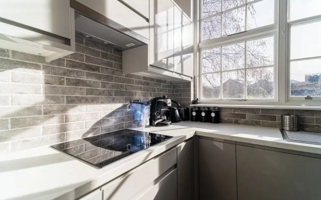 Stylish 2Bed Steps from Iconic Waterloo