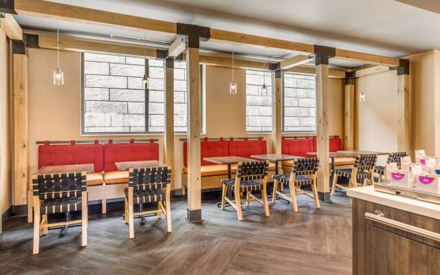 Tru by Hilton Madison West, WI