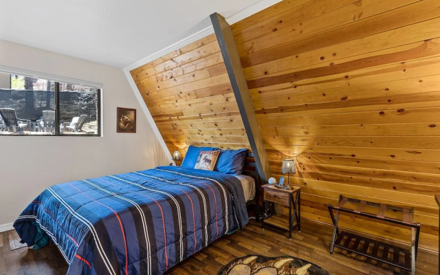 Spacious A-frame Pines Cabin 12 Beds Loft Game Room