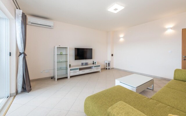 Awesome Home in Kalebova Luka With Wifi and 6 Bedrooms