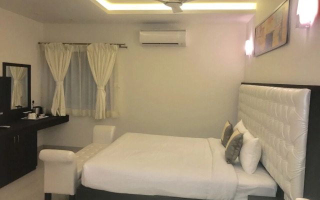 Lamour Beach Resort