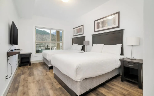 Elevated Escapes 2BR Suite Overlooking Lake