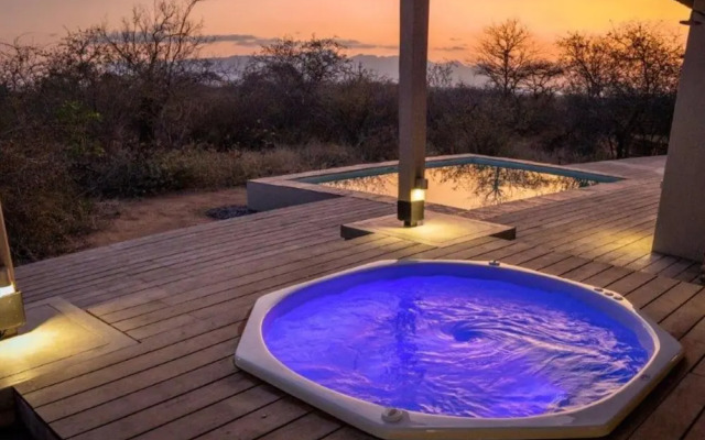 Villa in Hoedspruit With a Jacuzzi