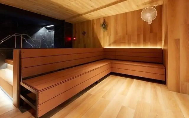 Rembrandt Cabin and Spa Shimbashi - Caters to Men