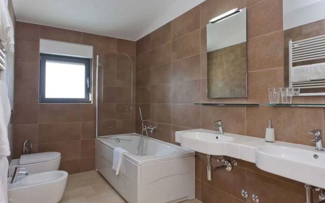 Luxurious Villa Novigrad With Swimming Pool