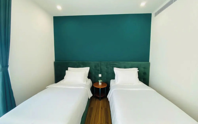 Azure Premium Apartments