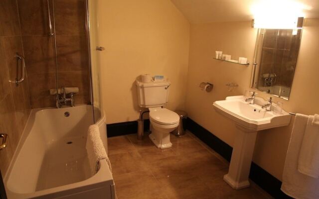 Knockninny Country House & Marina