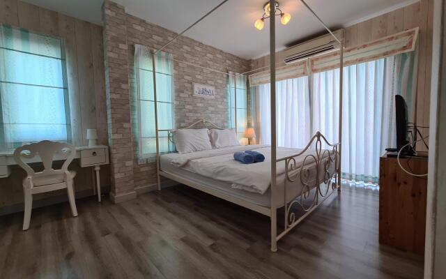 Boulevard Tuscany - 3 Bedroom Pool Villa