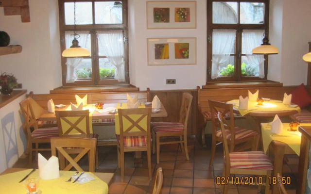 Ellenbergs Restaurant & Hotel