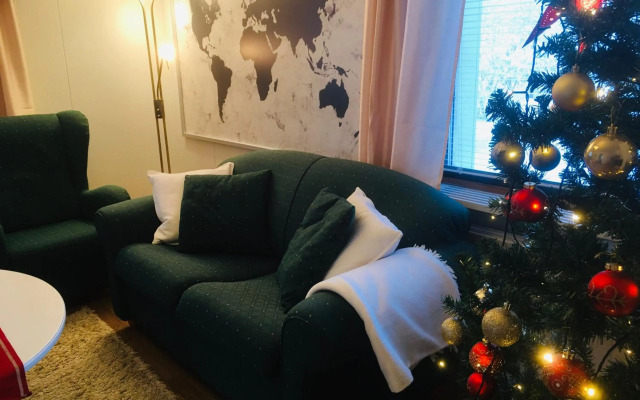 Tilava talo lähellä keskustaa