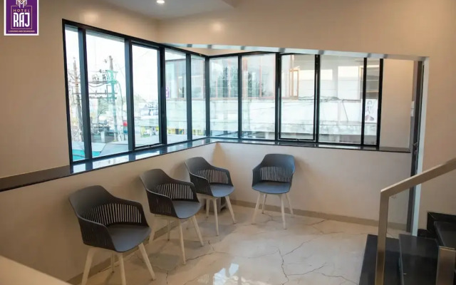 Hotel Raj Lodging &Boarding