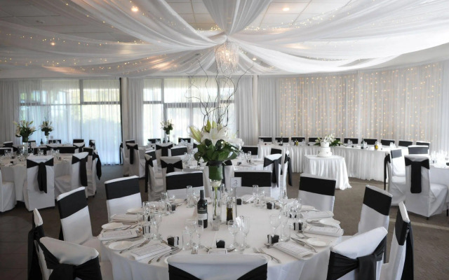 Sfera's Park Suites & Convention Centre