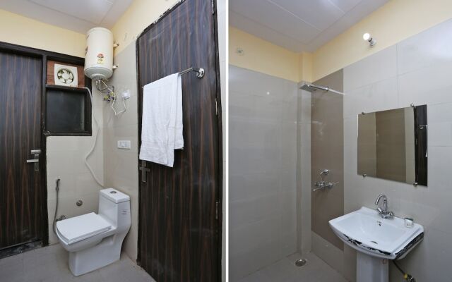 OYO 28172 Hotel Golden Palace