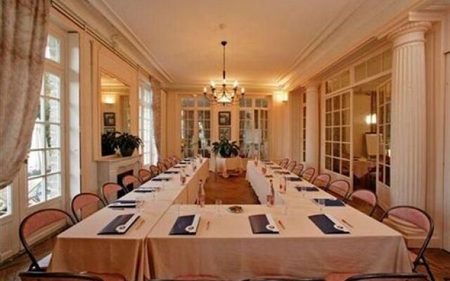 QUALYS-HOTEL Le Château Du Pelavé