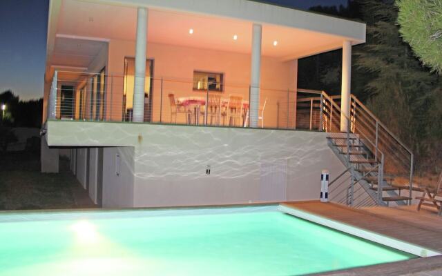 Luxurious Villa in Rochefort-du-gard With Private Pool