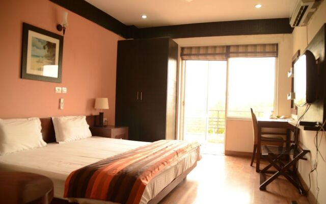 Treehouse Neo Residency